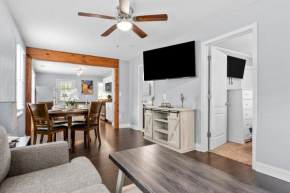 NEW Waldo Getaway, King Bed, TVs in Each Bedroom, Grill